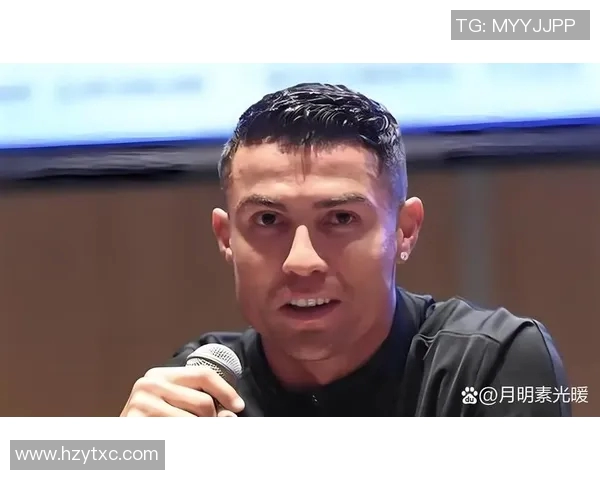 当足球球星突然疯了全场陷入混乱球迷议论不断真相扑朔迷离